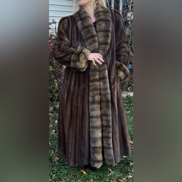 Beautiful Oscar de la Renta Sable Trimmed Tuxedo Mink Coat Extra Long - Picture 5 of 9